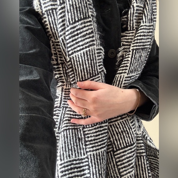 Banana Republic NWT Scarf - Picture 2 of 7